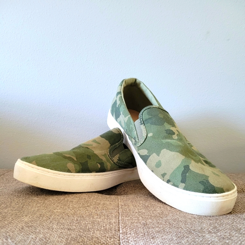 Camo slip-on shoes